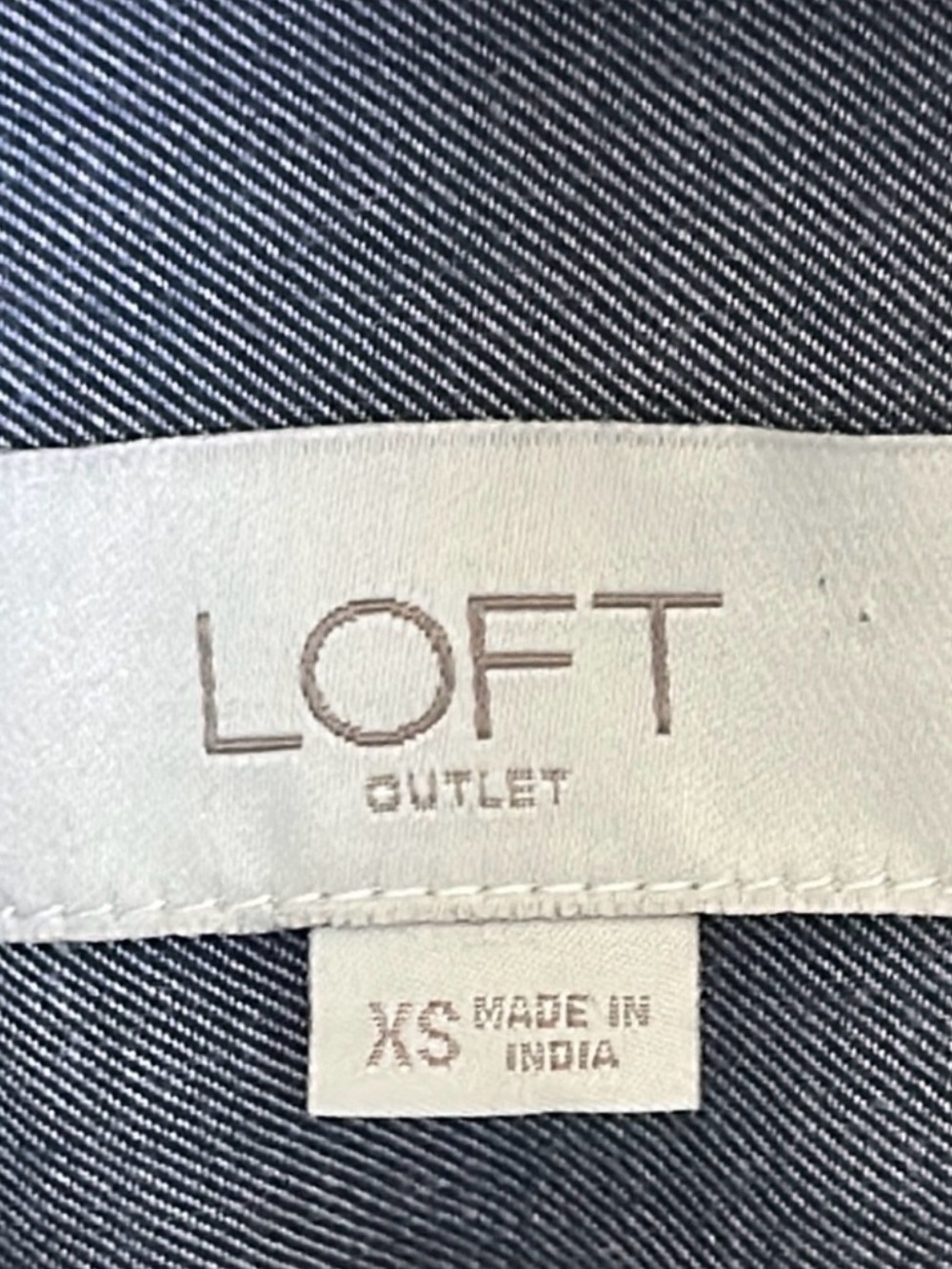 LOFT Chambray Bell Sleeve Blouse Womens XS Blue Lyocell Lightweight Top - Picture 10 of 12